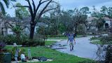 Schon vor dem Eintreffen des Hurrikans richteten Tornados am Abend des 9. Oktober schwere Schäden an, hier in Wellington, Florida