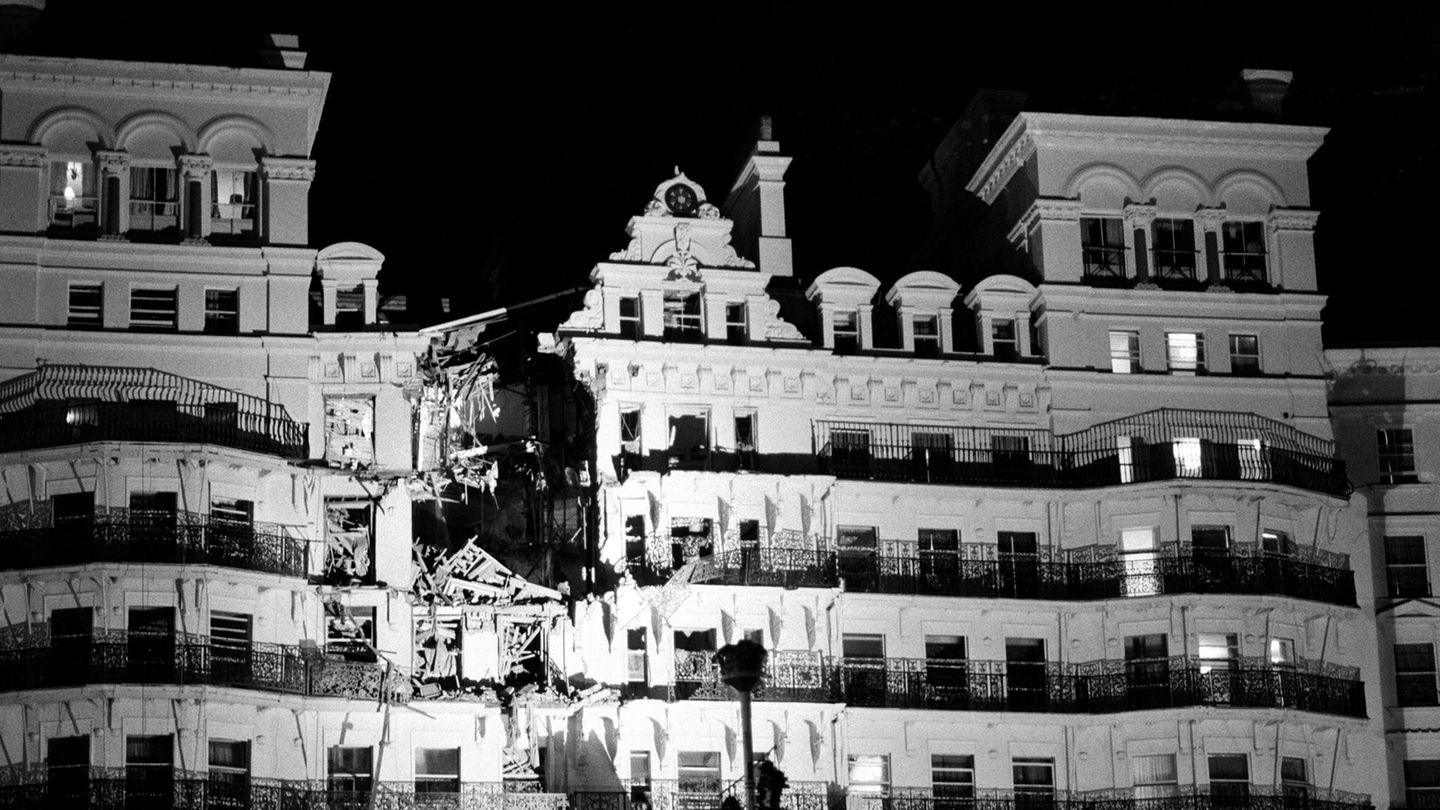 Hotel mit zerstörter Fassade