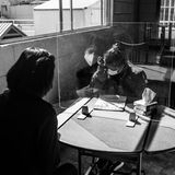 Lesbia Vanessa Bovadia aus Honduras spricht im April 2021 in Mexiko mit einer Psychologin. Drei Jahre zuvor hat sie ihre beiden Söhne zuletzt gesehen, in den USA. Mehr als 5500 Kinder ließ die Regierung Trump 2018 von ihren Eltern trennen, rund 2000 sind 2024 noch immer nicht mit ihnen wieder vereint.