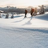Schneelandschaft mit Schneeschuhwanderern