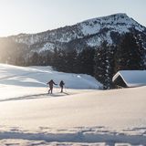 Schneelandschaft mit Schneeschuhwanderern