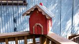 Ein selbstgebautes Vogelhaus