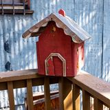 Ein selbstgebautes Vogelhaus