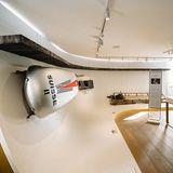 Eisbahnkurve mit Bob, im Museum nachgestellt