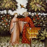 Frau und Mann stehen in Garten