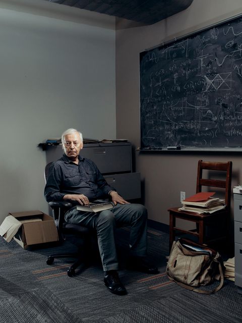 Professor Alexander Vilenkin in seinem Büro an der Universität Boston