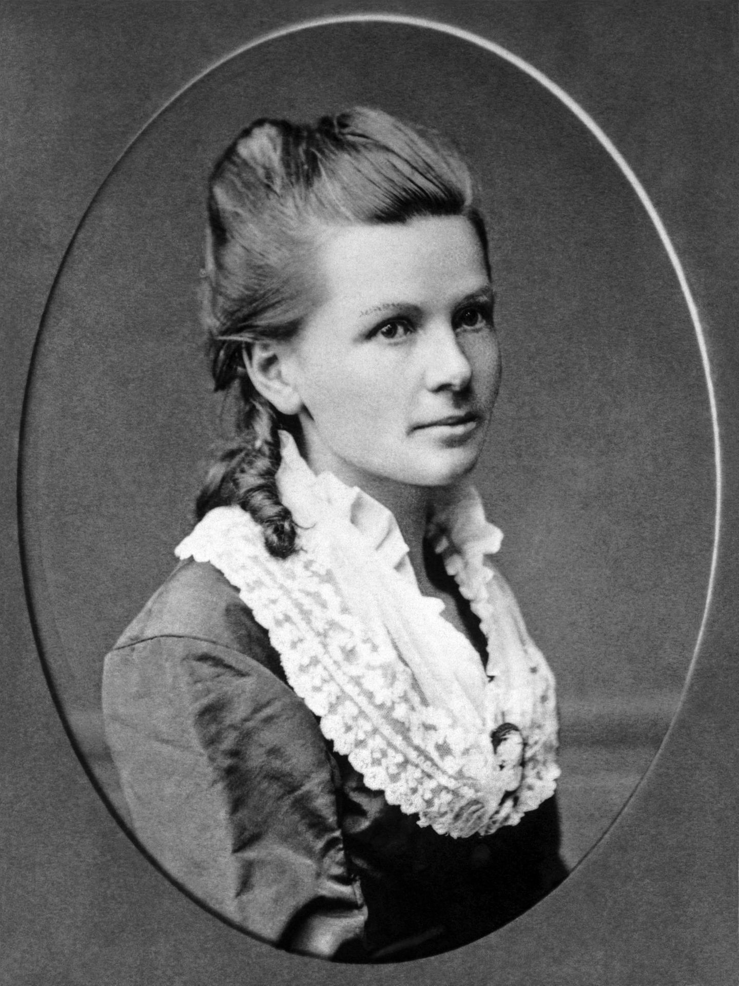 Schwarz-weiß Fotografie von Bertha Benz (1870)