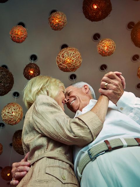 Menschen mit einem positiven Altersbild bleiben sogar länger gesund: Das liegt daran, dass sie sich intensiver um ihre Gesundheit und Vorsorge kümmern 