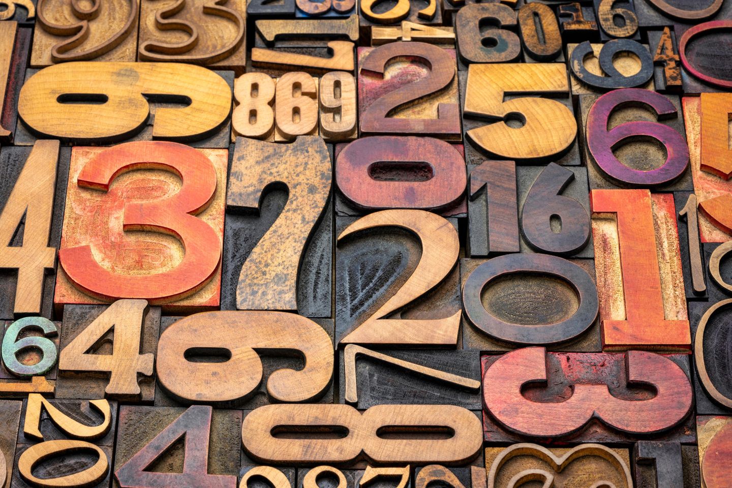 Zahlen aus Holz