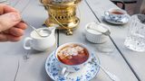 Tisch mit Teegedeck