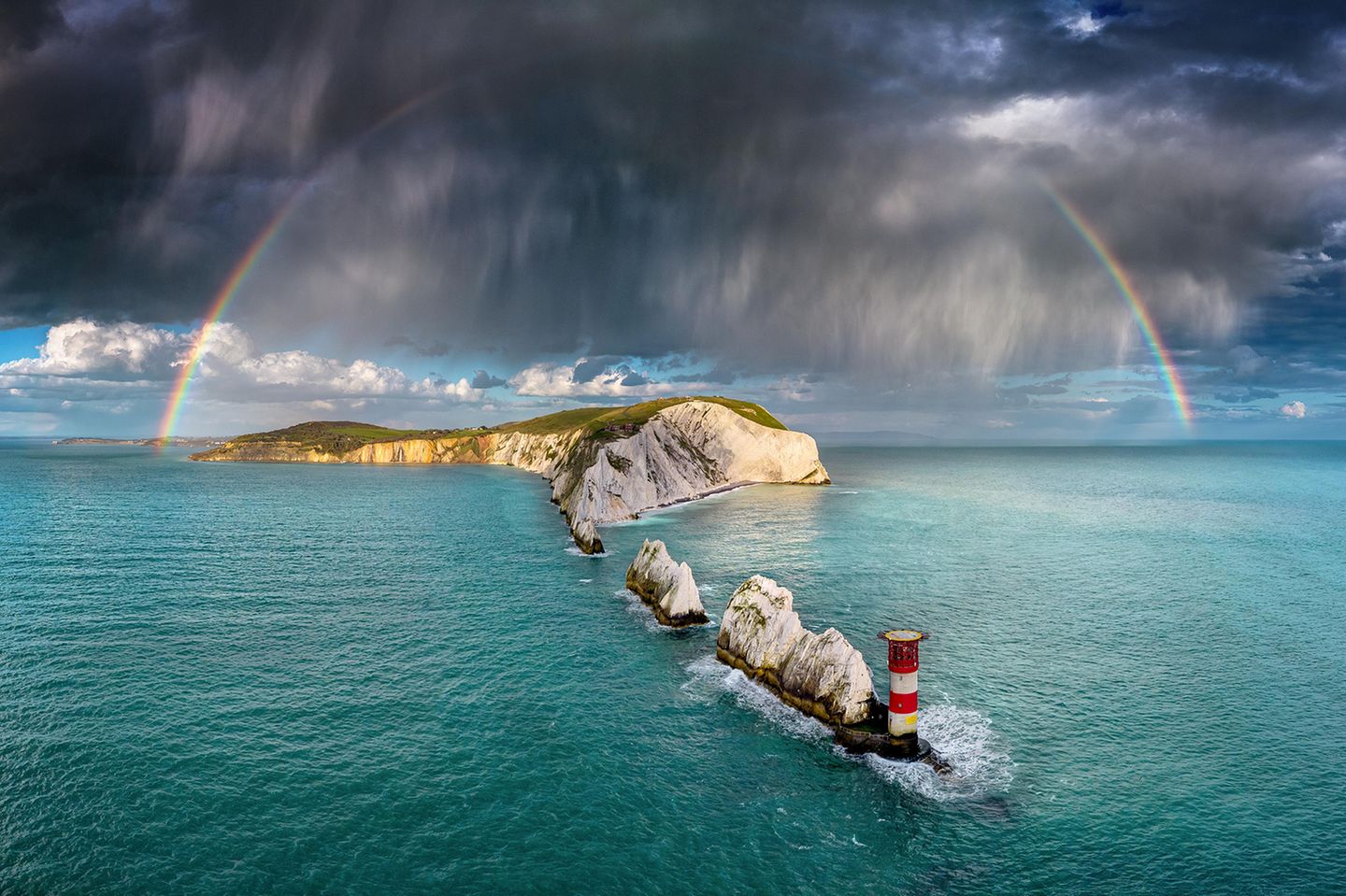 Wo liegt nun der Schatz? Ein Regenbogen umspannt die Isle of Wight