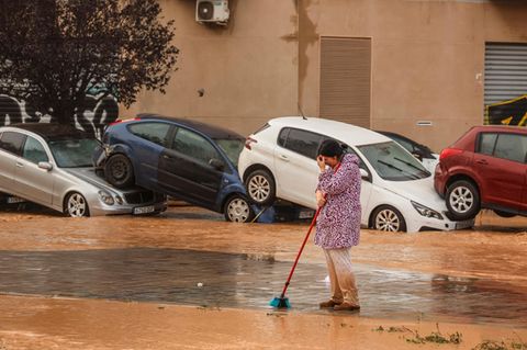 Seit Dienstag liegt ihre Welt in Trümmern: Starke Regenfälle ließen die Flüsse in der Region Valenica über die Ufer treten