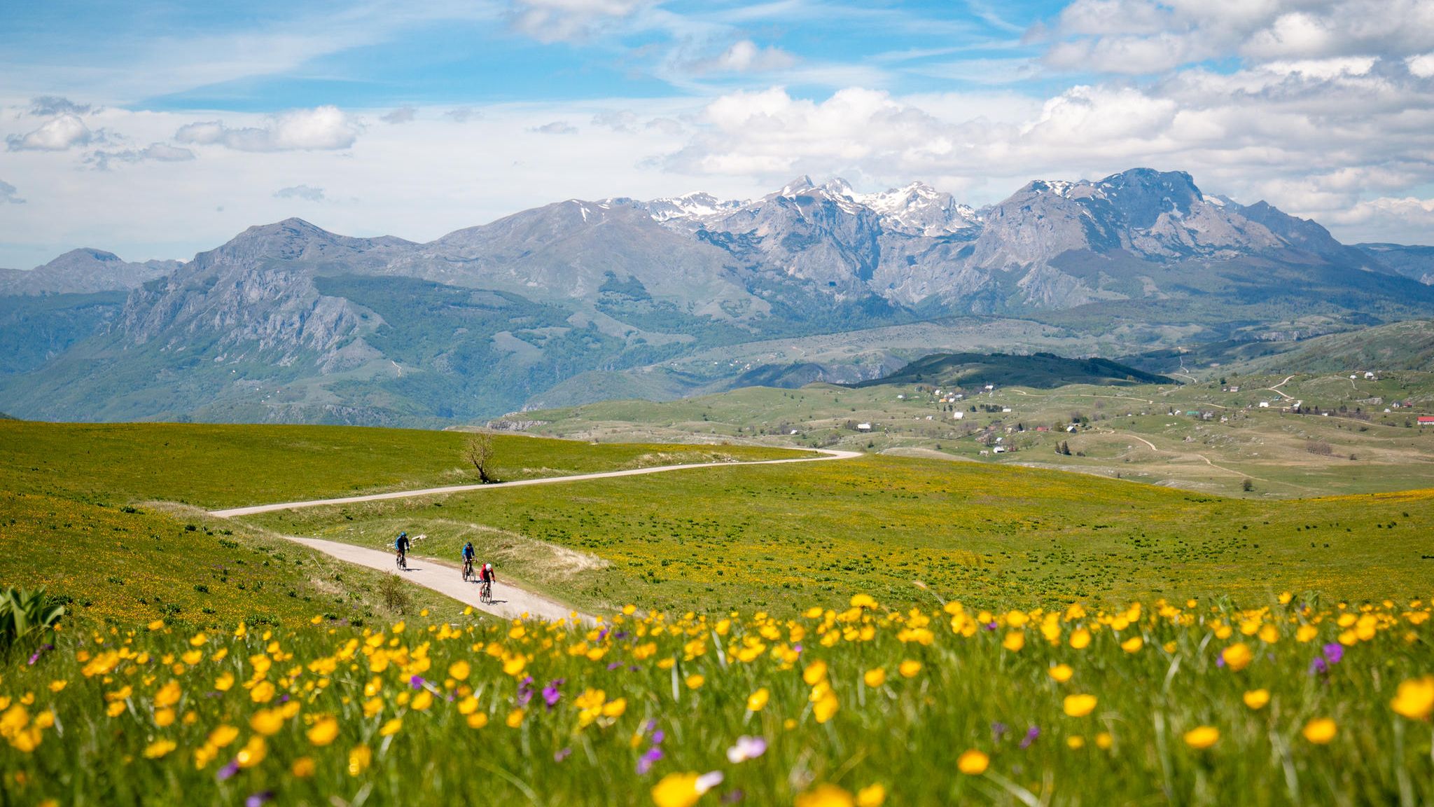 Noch verirren sich wenige Urlauber hierher: die dinarischen Alpen in Montenegro 