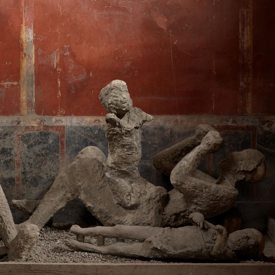 Opfer des Vulkanausbruchs von Pompeji liegen in einem Haus
