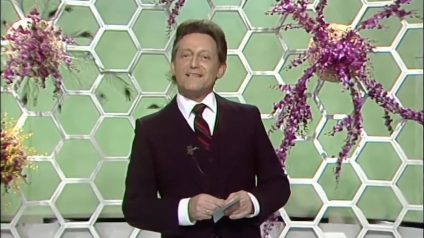 Hans Rosenthal steht auf einer Bühne