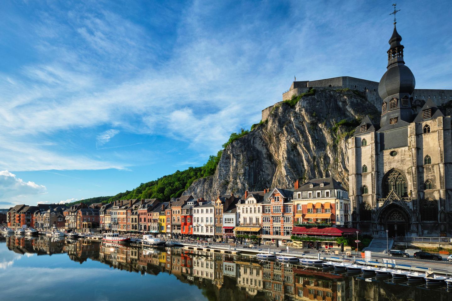Blick auf die malerische Stadt Dinant. Belgien