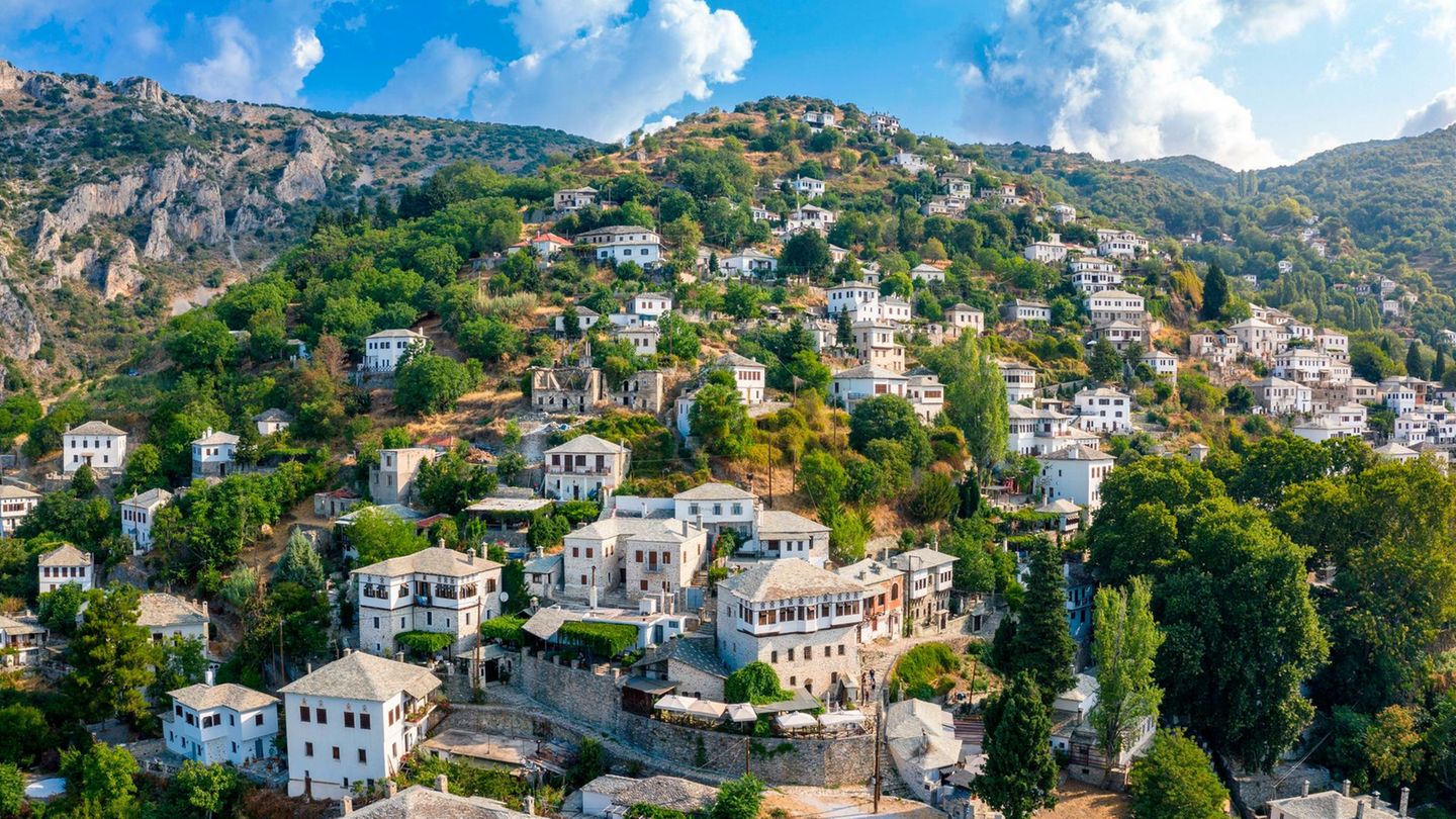 Traditionelles griechisches Dorf Makrinitsa am Berg Pelion in Zentralgriechenland