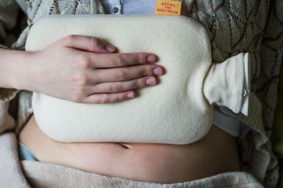 Wärmflasche auf Bauch