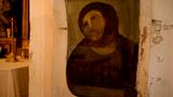 Ein verzerrtes Bild von Jesus in einer Kirche