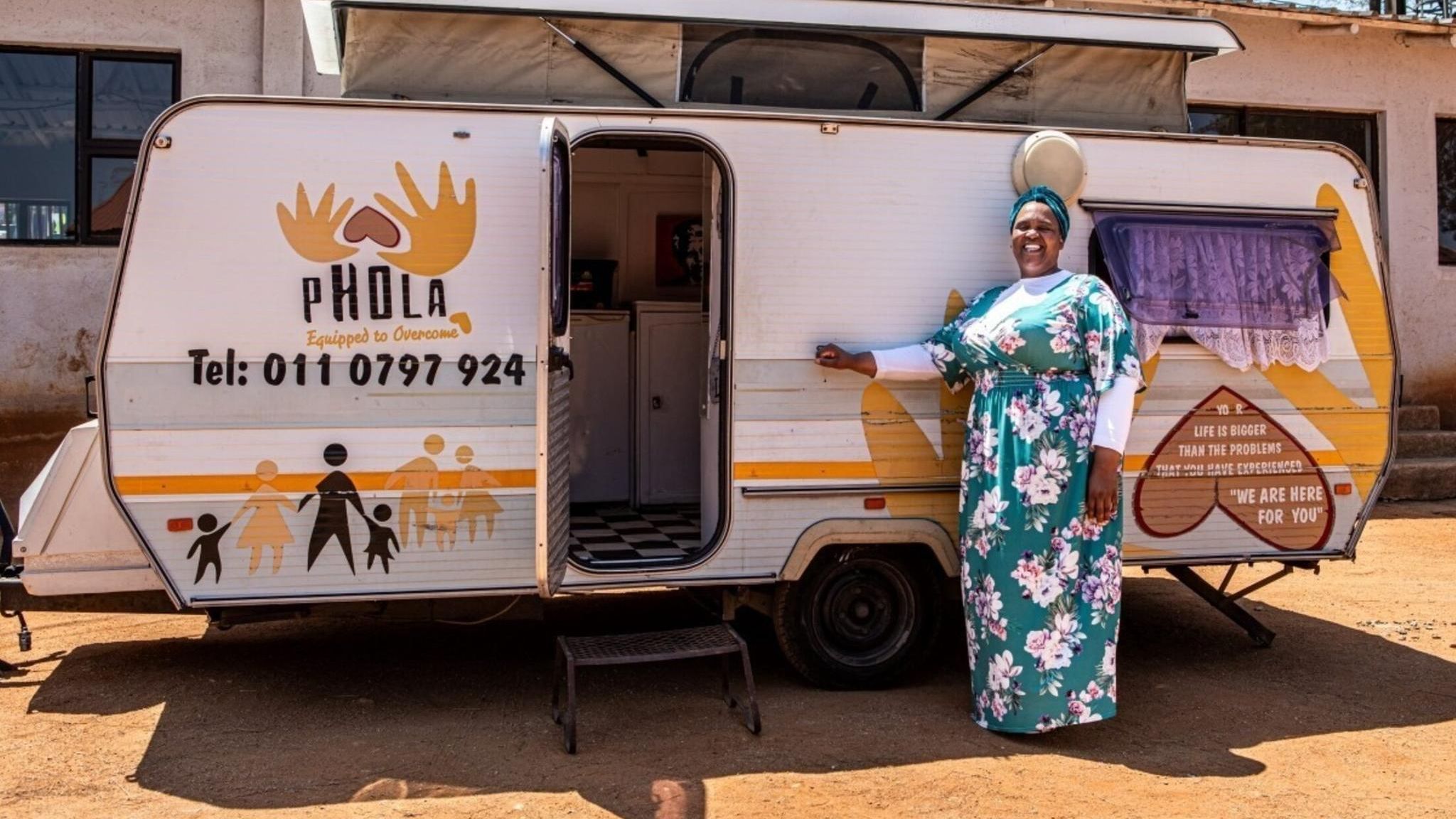 Psychologin mit einer Mission: Ncazelo Ncube-Mlilo suchte einen Weg, der Menschen mit traumatischen Erfahrungen nicht re-traumatisiert, sondern sie an ihre Eigenkräfte erinnert und stärkt  