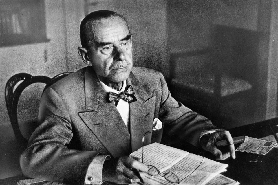 Im Laufe seines Lebens wandelt sich Thomas Mann vom Anhänger des Kaiserreichs zum Republikaner – eine Entwicklung, die sich laut dem Mann-Experten Oliver Fischer auch im Zauberberg niederschlägt (Aufnahme von 1950) 1.5657