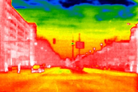 Auch deutsche Städte haben sich in den vergangenen Sommern immer wieder aufgeheizt wie Treibhäuser – stärker, als von Klimamodellen vorhergesagt