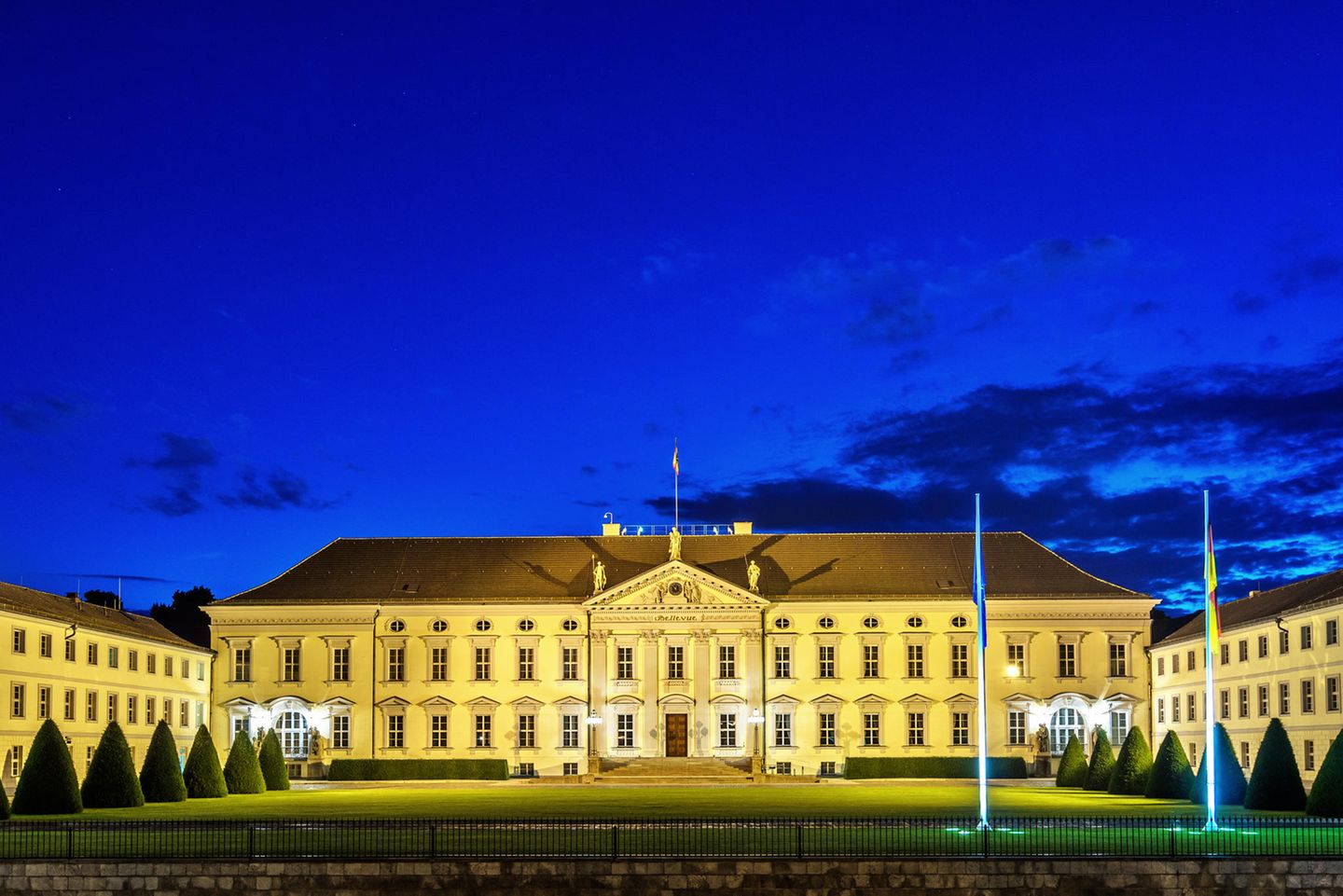 Schloss Bellevue bei Nacht