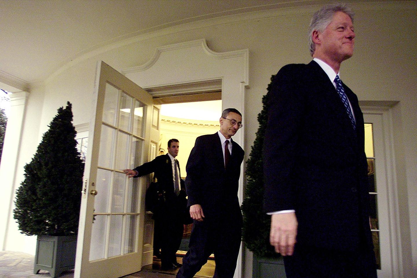 Der Präsident und der Geschäftsmann Bill Clinton verlässt das Weiße Haus