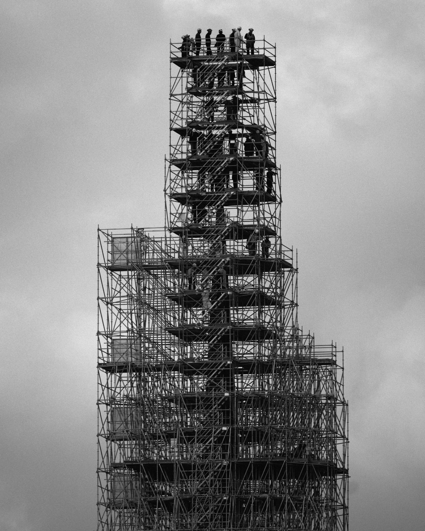 Eingerüsteter Turm der Notre-Dame