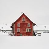 Die Schweiz wiederum kurbelte das Geschäft mit den Bauwerken kräftig an: Zur Weltausstellung in Paris im Jahr 1900 errichtete das Land in der französischen Hauptstadt ein ganzes Dorf aus Chalets, gebettet in Bergkulissen aus Gips und 750 verpflanzten Tannen