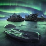 Auf der Fischerhalbinsel am nördlichen Rand der Kola-Halbinsel gelang Sergey Korolev dieses magische Foto. Die "weiche" Wasseroberfläche ließ er durch eine lange Belichtungzeit entstehen.