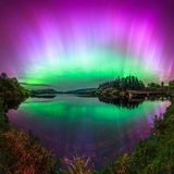 Im Dartmoor-Nationalpark in der englischen Grafschaft Devon gelang Max Trafford diese beinahe kitschige Aufnahme eines Nordlichts und seiner Spiegelung in einem See.