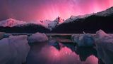 Chile: In der Wildnis der patagonischen Fjorde gelang dem Fotografen Marc Adamus diese in Rosa getauchte Szenerie aus Eis, Licht und Fels.