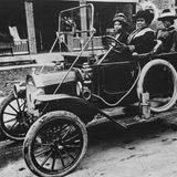 Madam C. J. Walker am Steuer eines Wagens