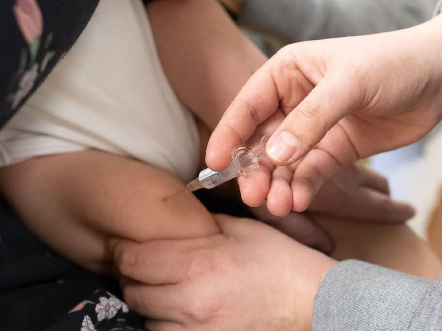 Die Polio-Impfung gehört in Deutschland zu einer der Standardimpfungen bei Säuglingen (Symbolbild). Foto: Swen Pförtner/dpa
