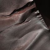 Offenbar ist die große Sanddüne, die sich auf dem Boden eines Kraters befindet, nicht mehr aktiv und wird nun abgetragen. Die Rinnen auf dem Gipfelkamm werden von Jahr zu Jahr größer. Statt flüssigen Wassers scheint saisonaler Frost die Erosion anzutreiben, der genaue Prozess bleibt aber noch ein Rätsel.