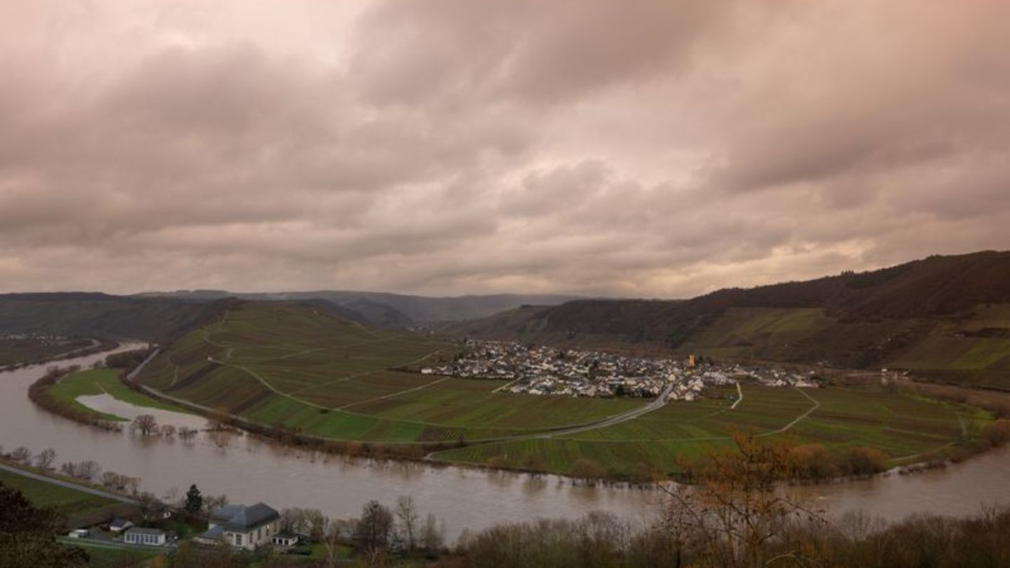 schleusen-unfall-mosel-gesperrt-was-das-f-r-flussreisen-bedeutet