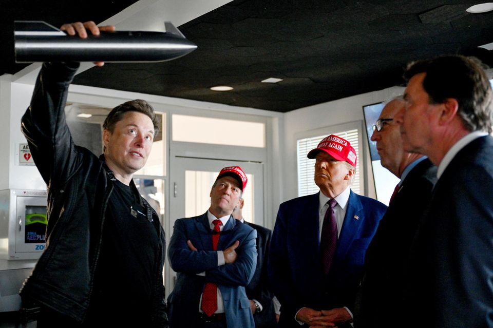 Mit Donald Trump wird wohl auch Elon Musk ein Teil der neuen US-Regierung. Den Einfluss wird er vermutlich zugunsten seiner Firmen nutzen. Das Kräfteverhältnis zwischen der Weltraumbehörde NASA und Musks Firma SpaceX könnte sich verschieben 1.5004