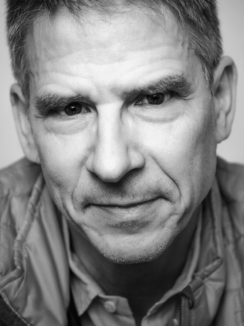 Eine Illustration eines strahlenden Gehirns steht neben dem Porträt von Christof Koch