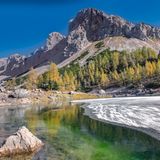 See vor einem Berggipfel