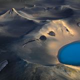 Bergsee in karger Landschaft