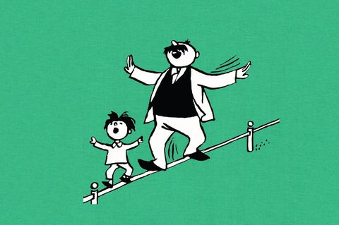 Vater und Sohn balancieren
