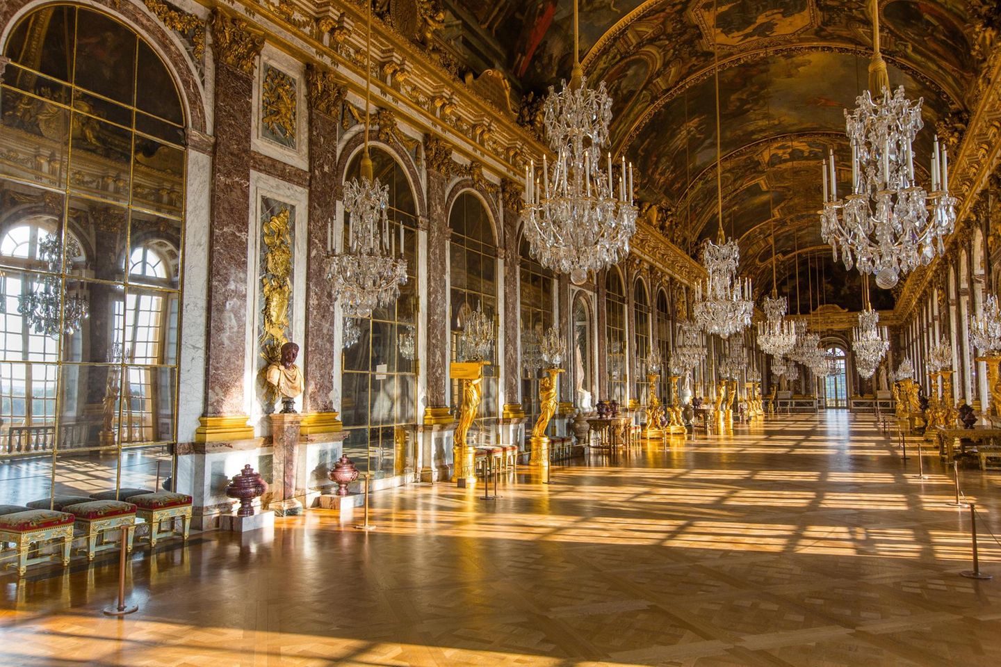 Blick in den Spiegelsaal im Schloss von Versailles
