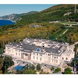 Blick auf einen Palast am Schwarzen Meer