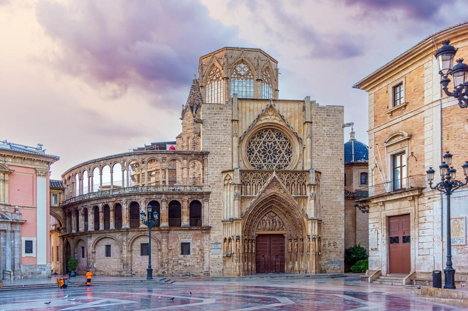 Die, in Morgenlicht gehüllte Valencia Kathedrale. 1.5026