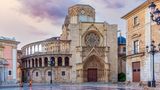 Die, in Morgenlicht gehüllte Valencia Kathedrale.
