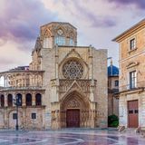 Die, in Morgenlicht gehüllte Valencia Kathedrale.