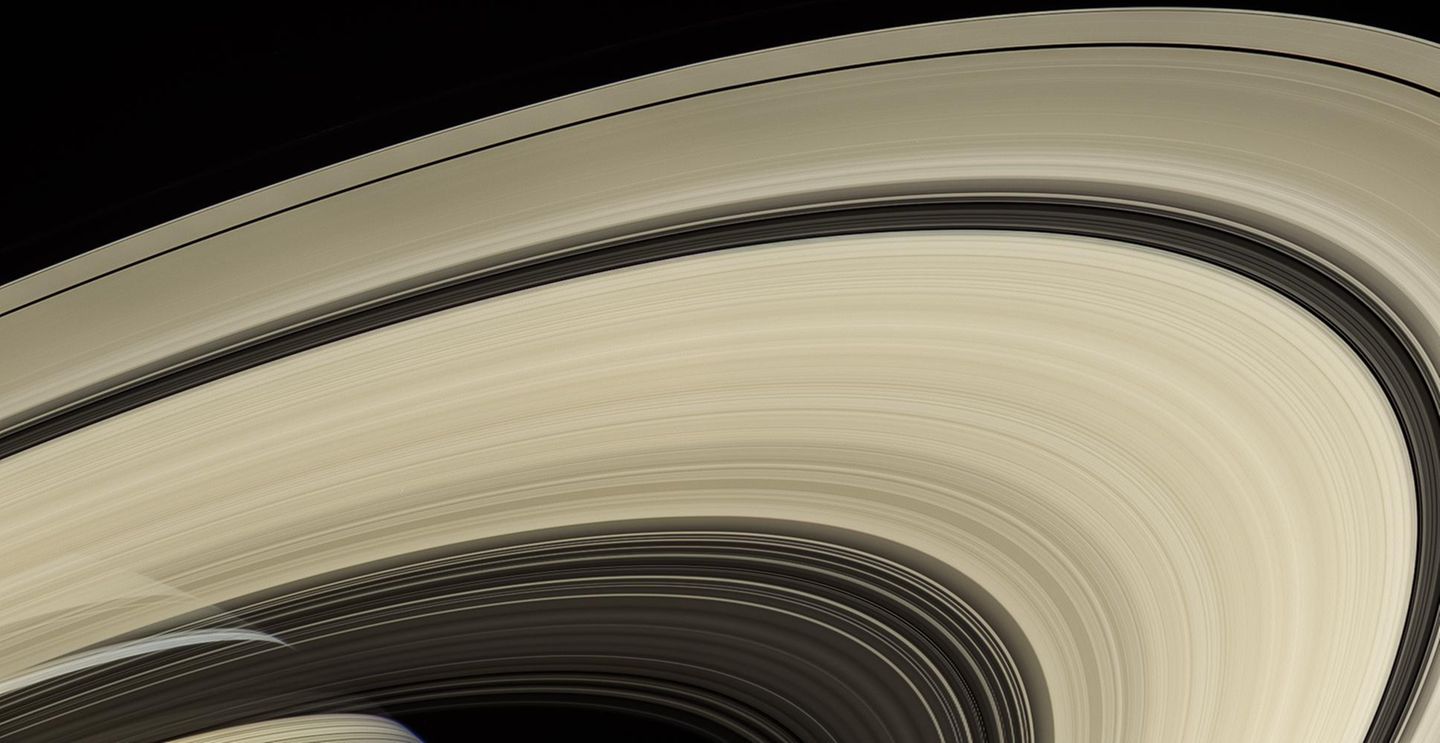 Mehr als ein Jahrzehnt lang fotografierte und analysierte die Sonde Cassini die Ringe des Saturn