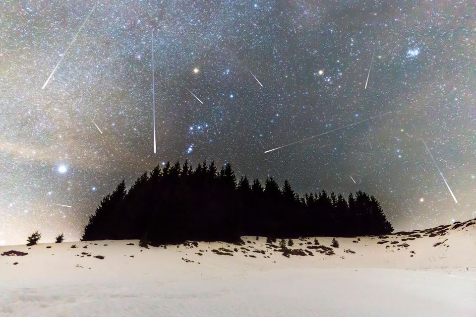 Nicht nur Feuerwerk lässt den Nachthimmel zu Jahresbeginn funkeln: Ein Meteorstrom könnte für Sternschnuppen sorgen 1.5004
