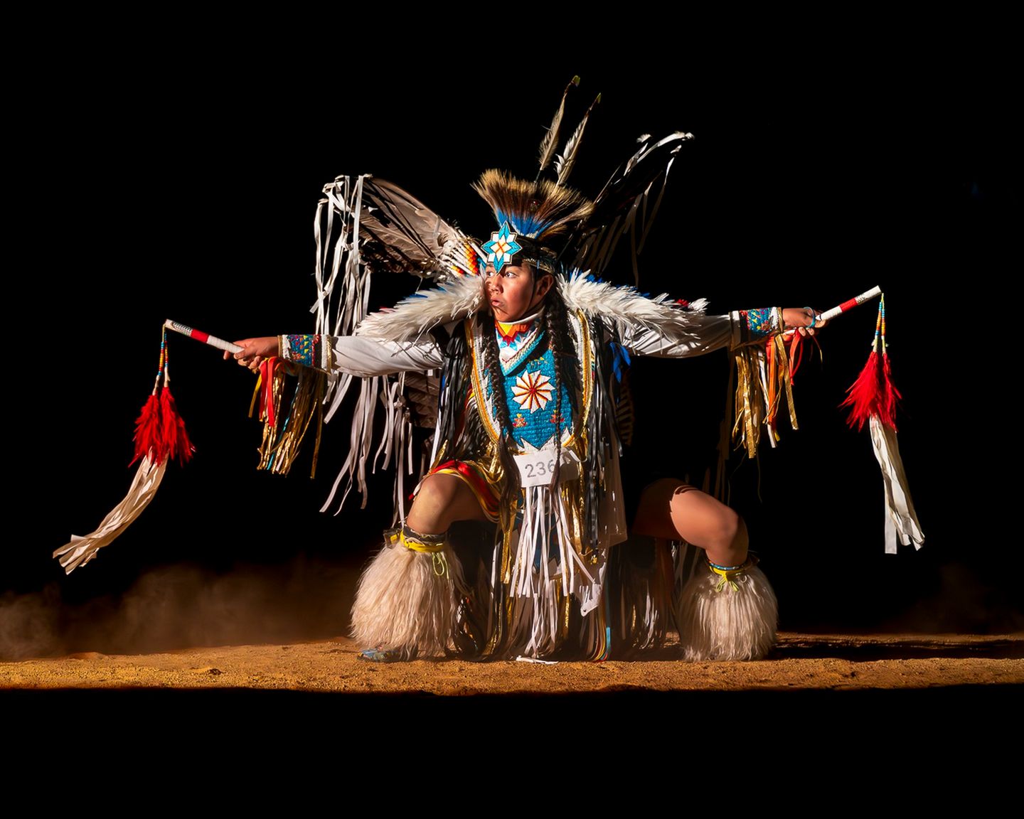 Indigener tanzt